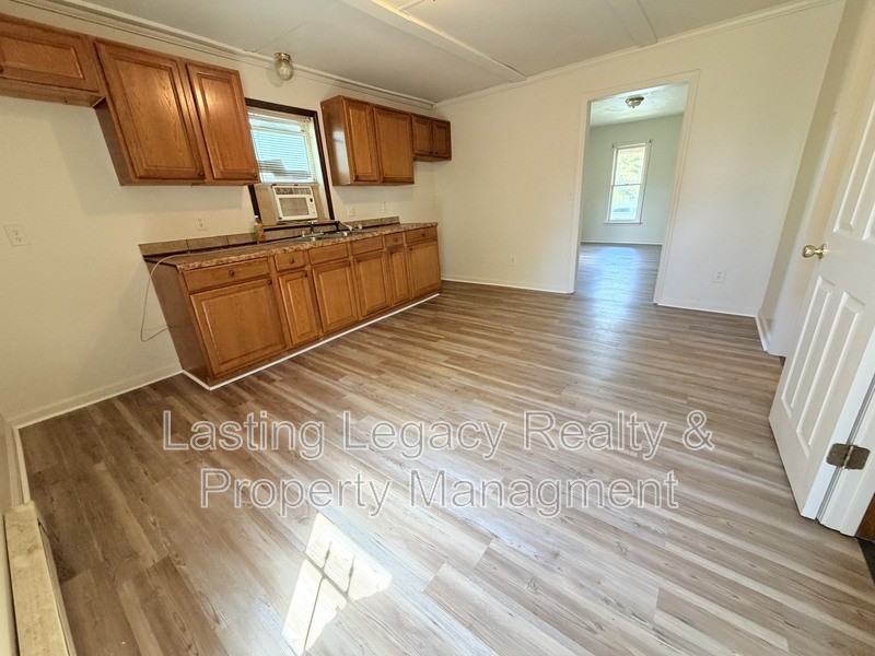 510 Alexander St - Photo 7 of 9