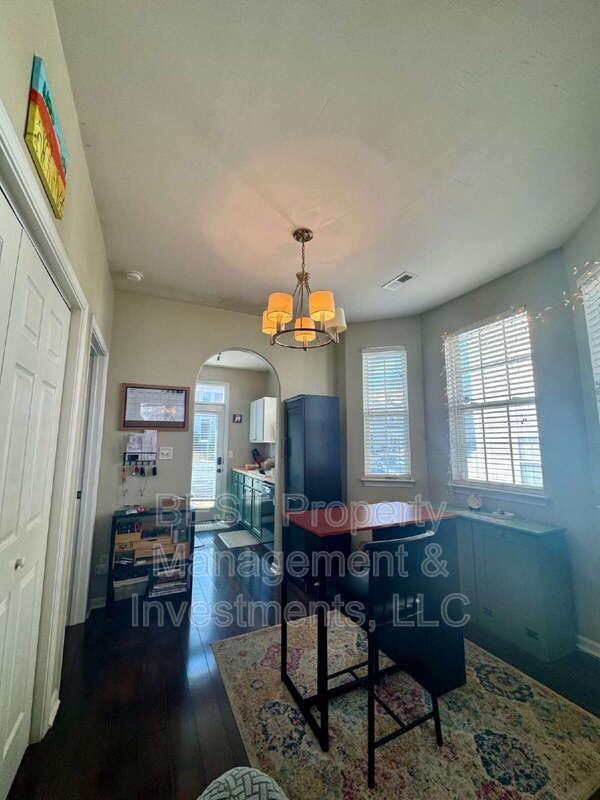 8130 Kings Creek Dr - Photo 7 of 44