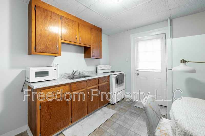 27 Railroad Ave Fl Back - Photo 3 of 11