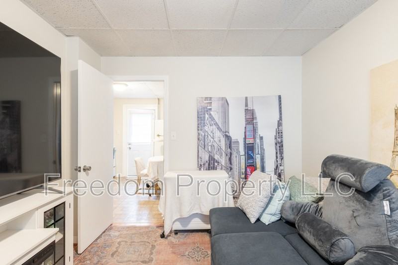 27 Railroad Ave Fl Back - Photo 5 of 11