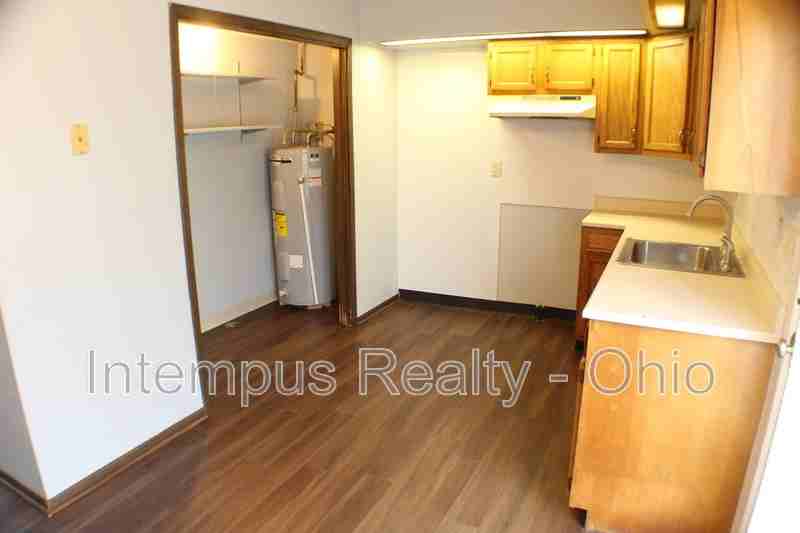 712 W Light St - Photo 4 of 29