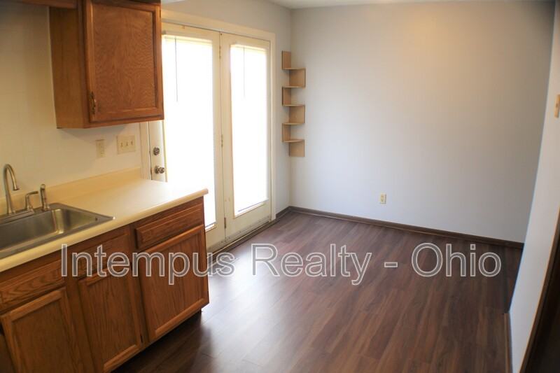 712 W Light St - Photo 5 of 29