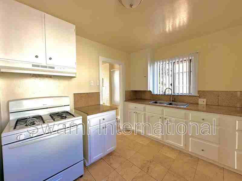 119 E N St - Photo 7 of 16