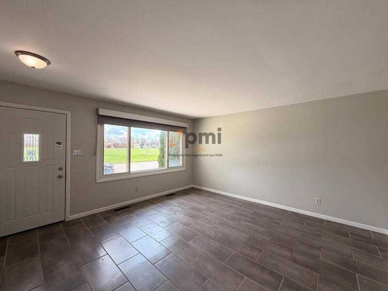 9546 Gordon Dr - Photo 2 of 14