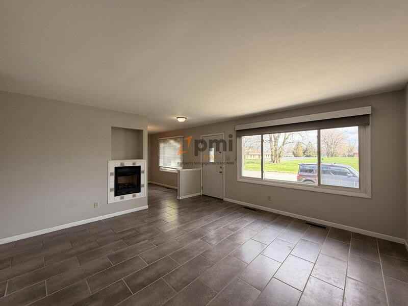 9546 Gordon Dr - Photo 3 of 14