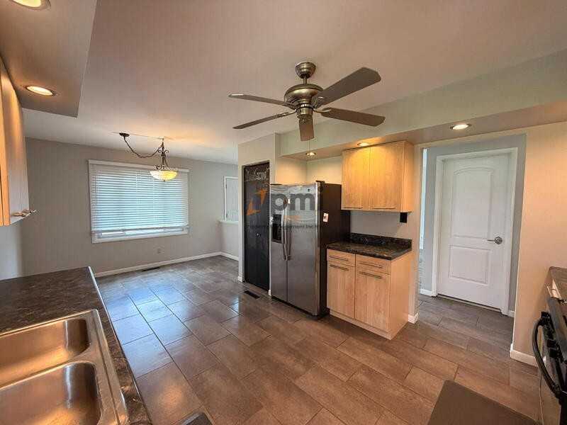 9546 Gordon Dr - Photo 4 of 14