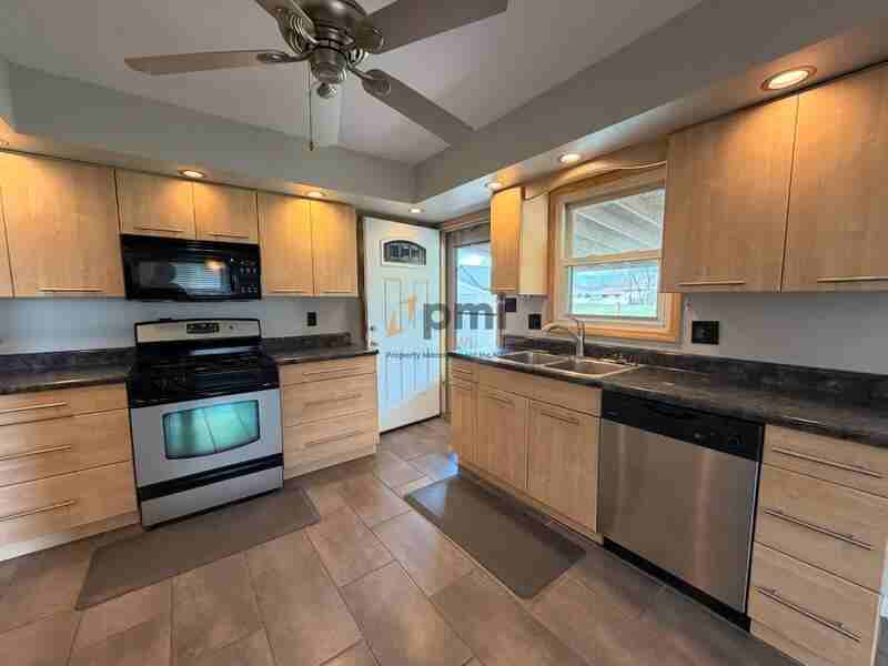 9546 Gordon Dr - Photo 5 of 14