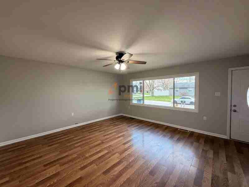 325 Lahonda Dr - Photo 4 of 20