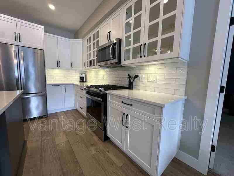 415 Granite - Photo 2 of 22