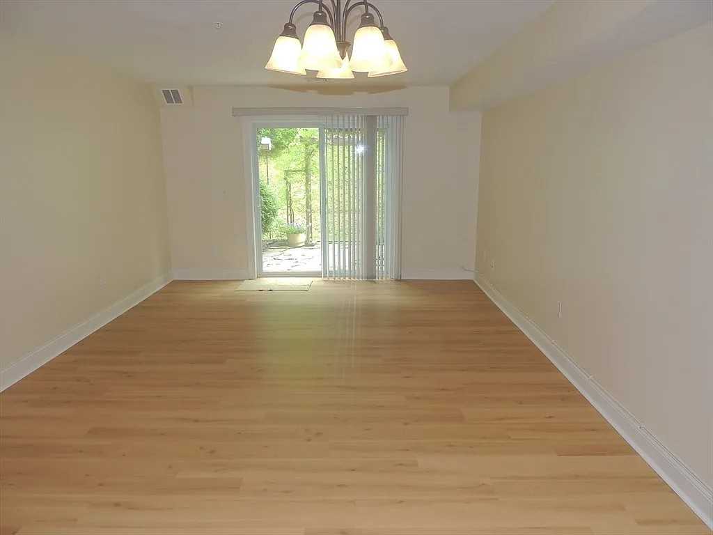 24 Green Leaves Dr - Photo 6 of 11