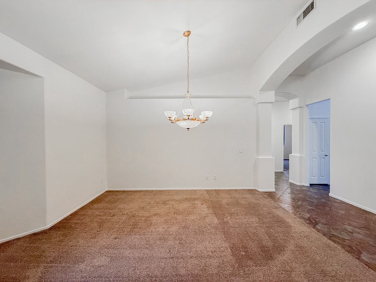 890 N Bullmoose Dr - Photo 5 of 42