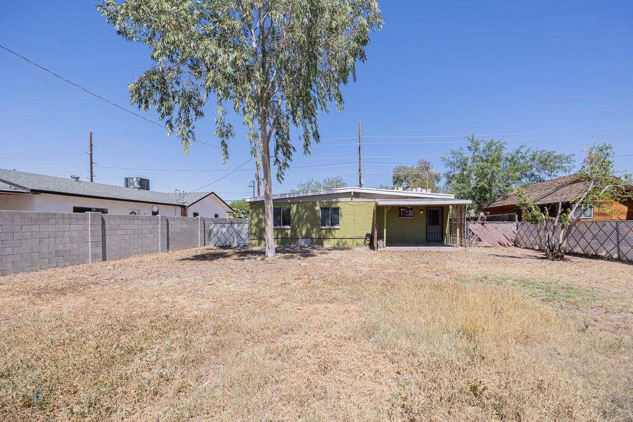 1423 E Virginia Ave - Photo 3 of 23