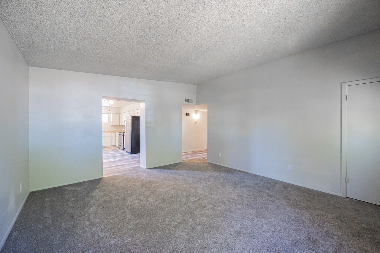 1423 E Virginia Ave - Photo 7 of 23