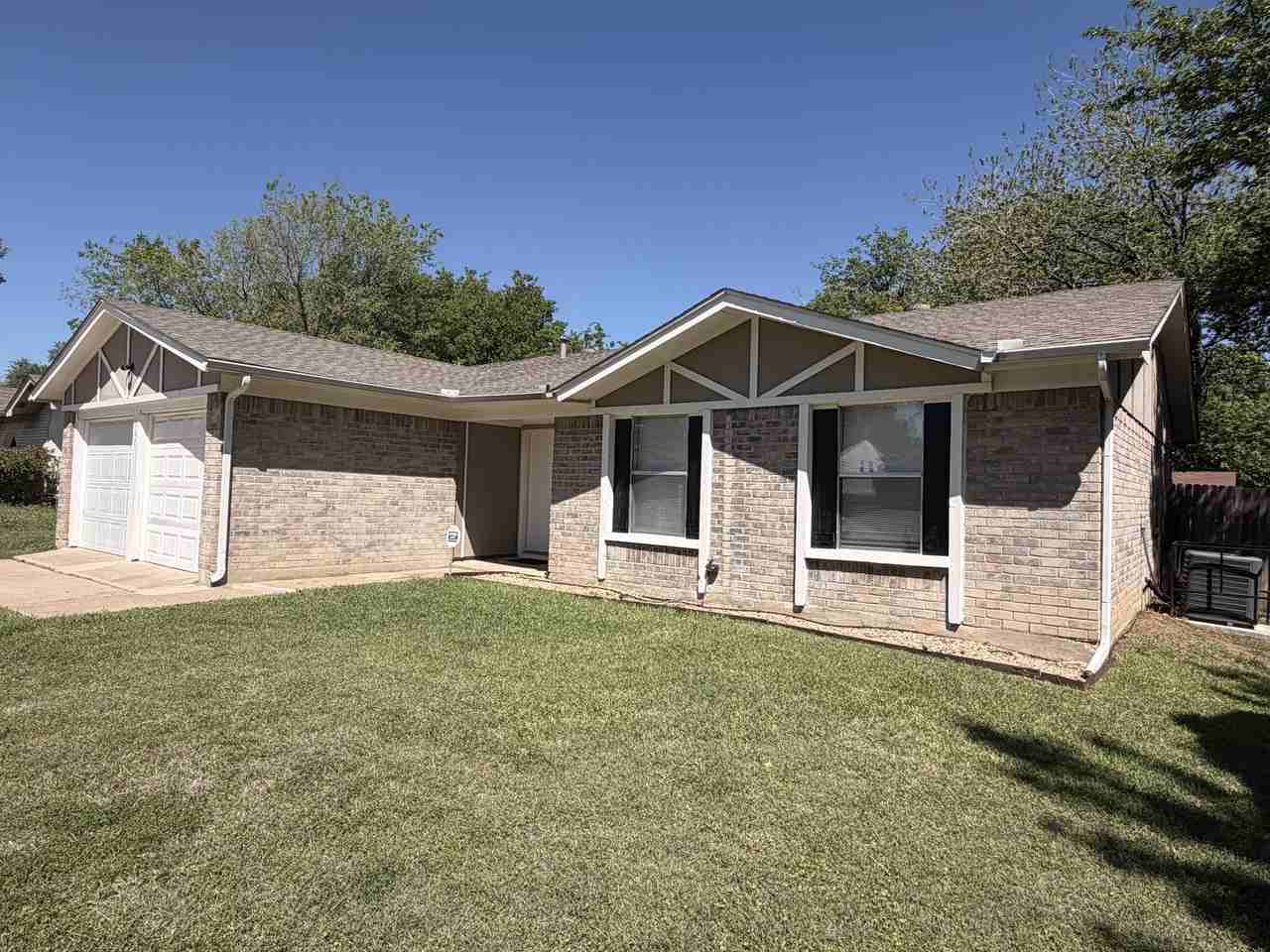 107 Hidalgo Ln - Photo 2 of 17