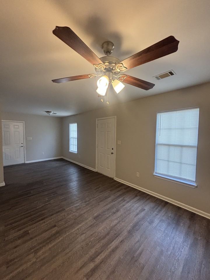 4003 Elam St - Photo 3 of 19