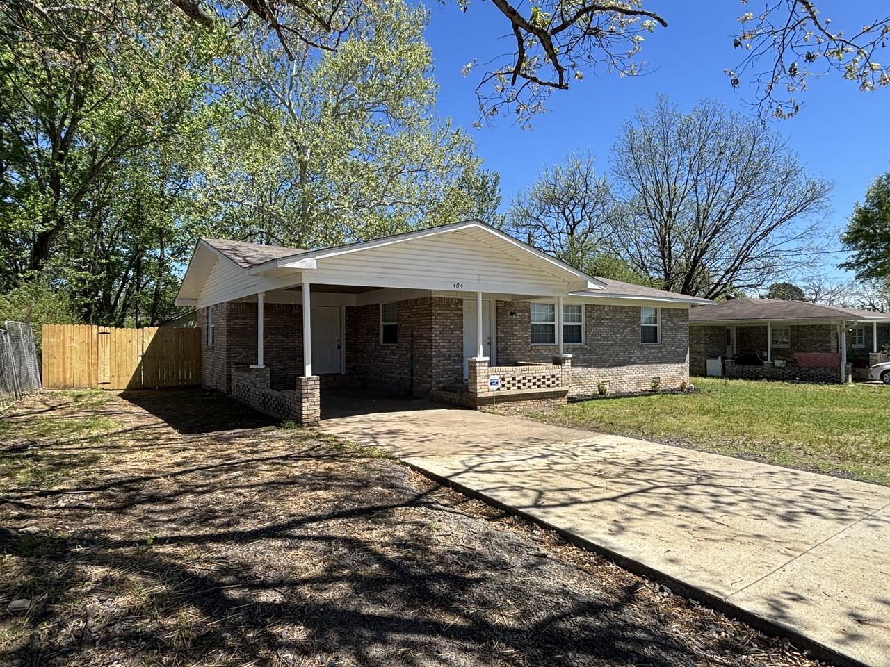 404 Scott St - Photo 2 of 17