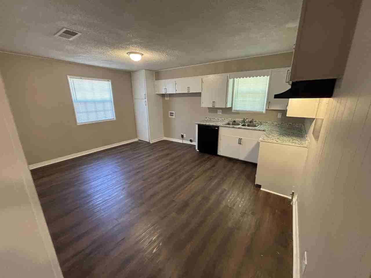 404 Scott St - Photo 6 of 17