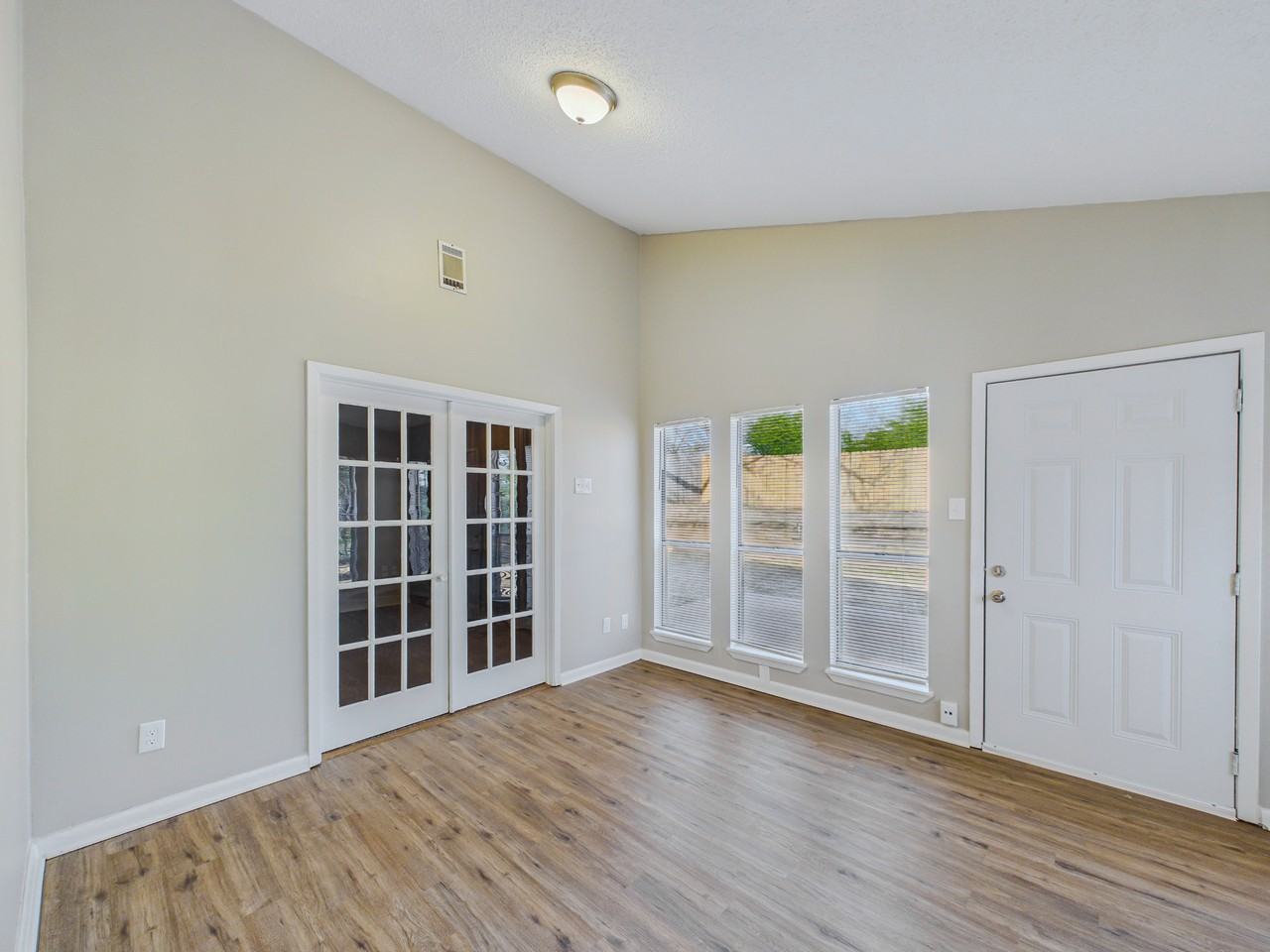 8708 Patricia Lynn Ln - Photo 6 of 17