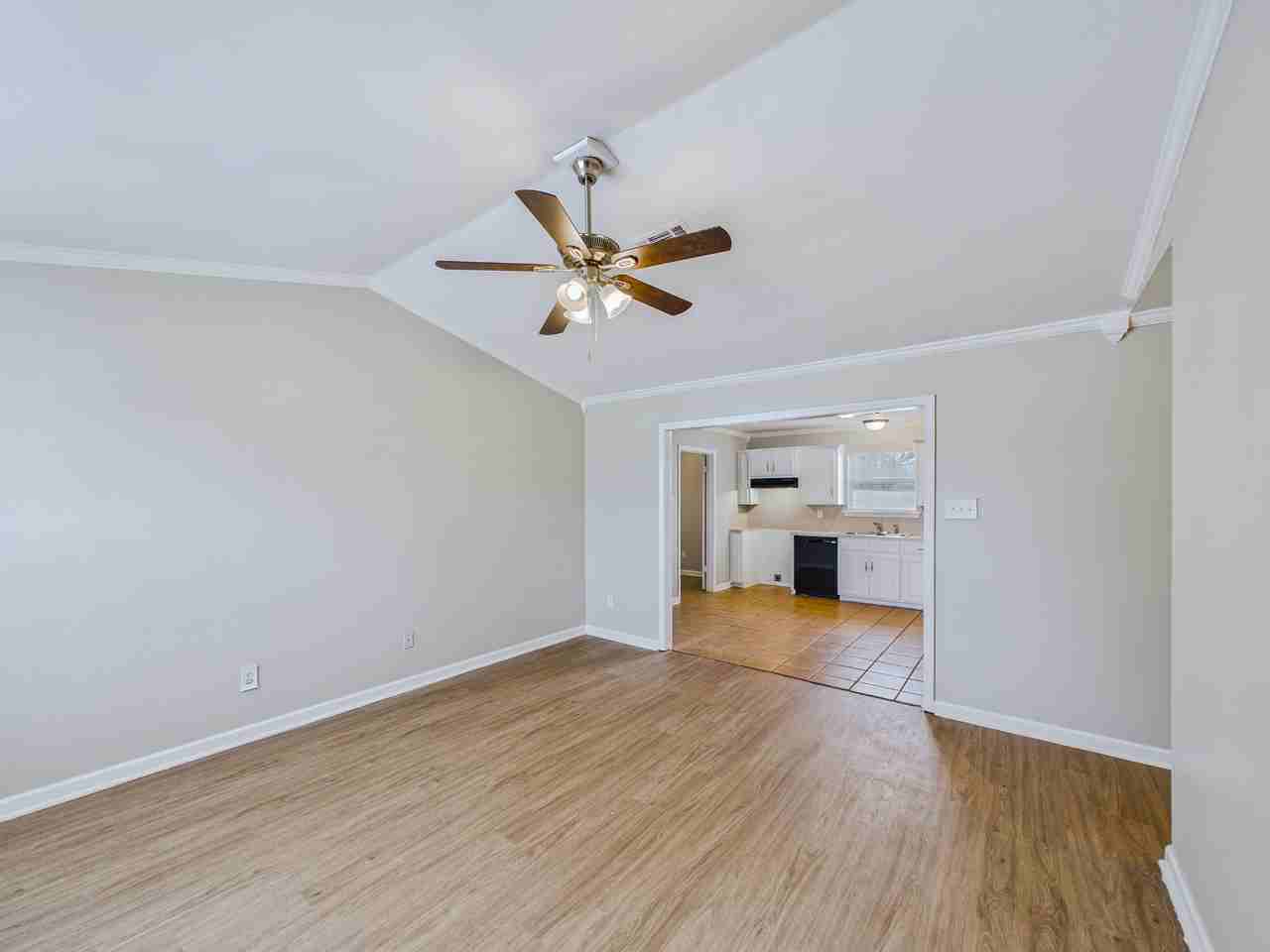 14 Stephens St - Photo 3 of 15