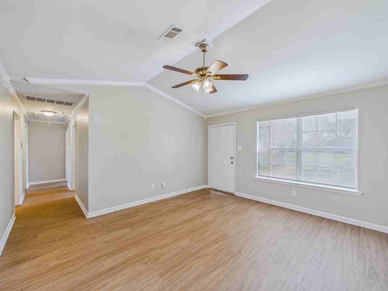 14 Stephens St - Photo 4 of 15