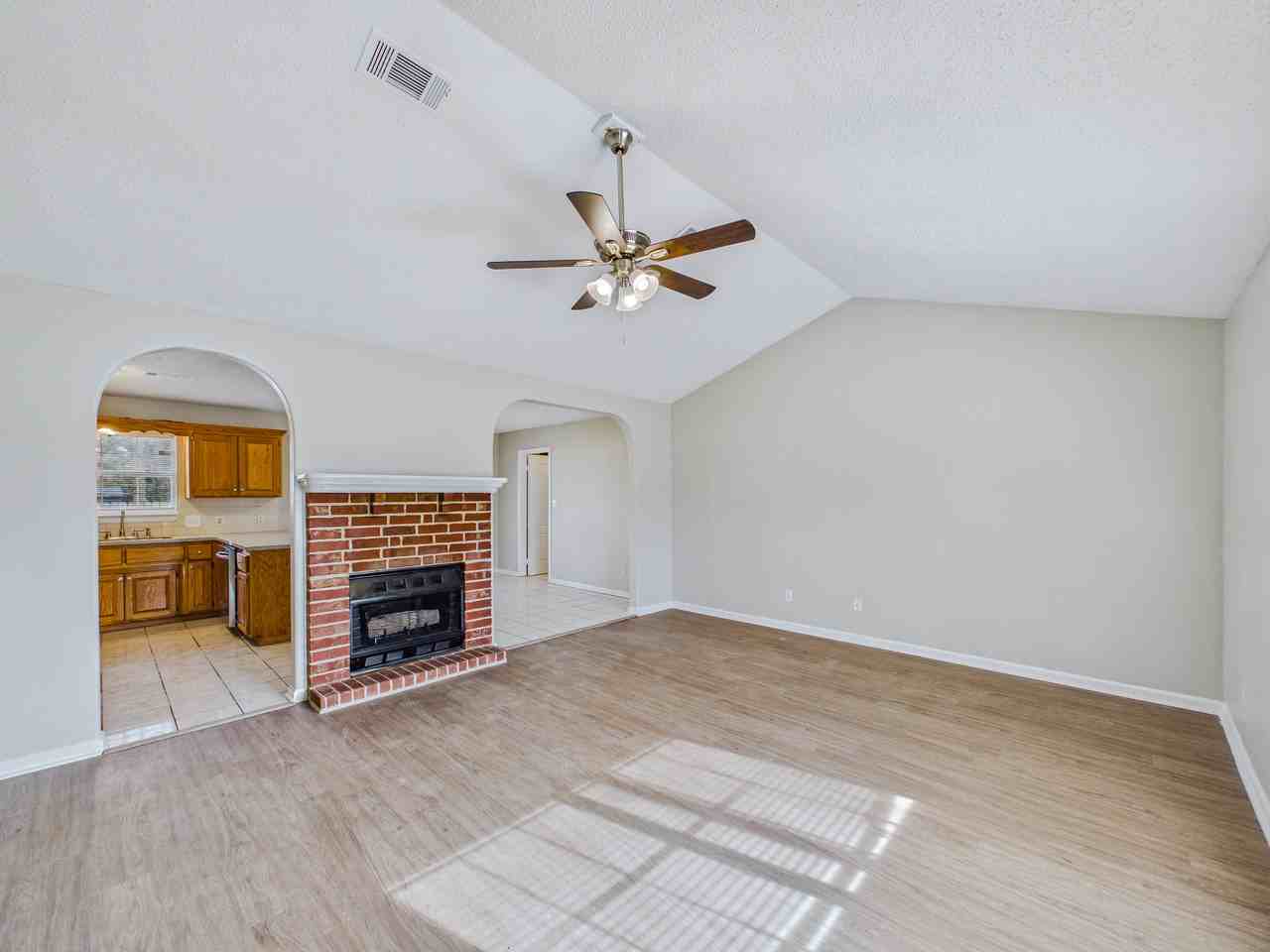 1020 Highland Blvd - Photo 4 of 19