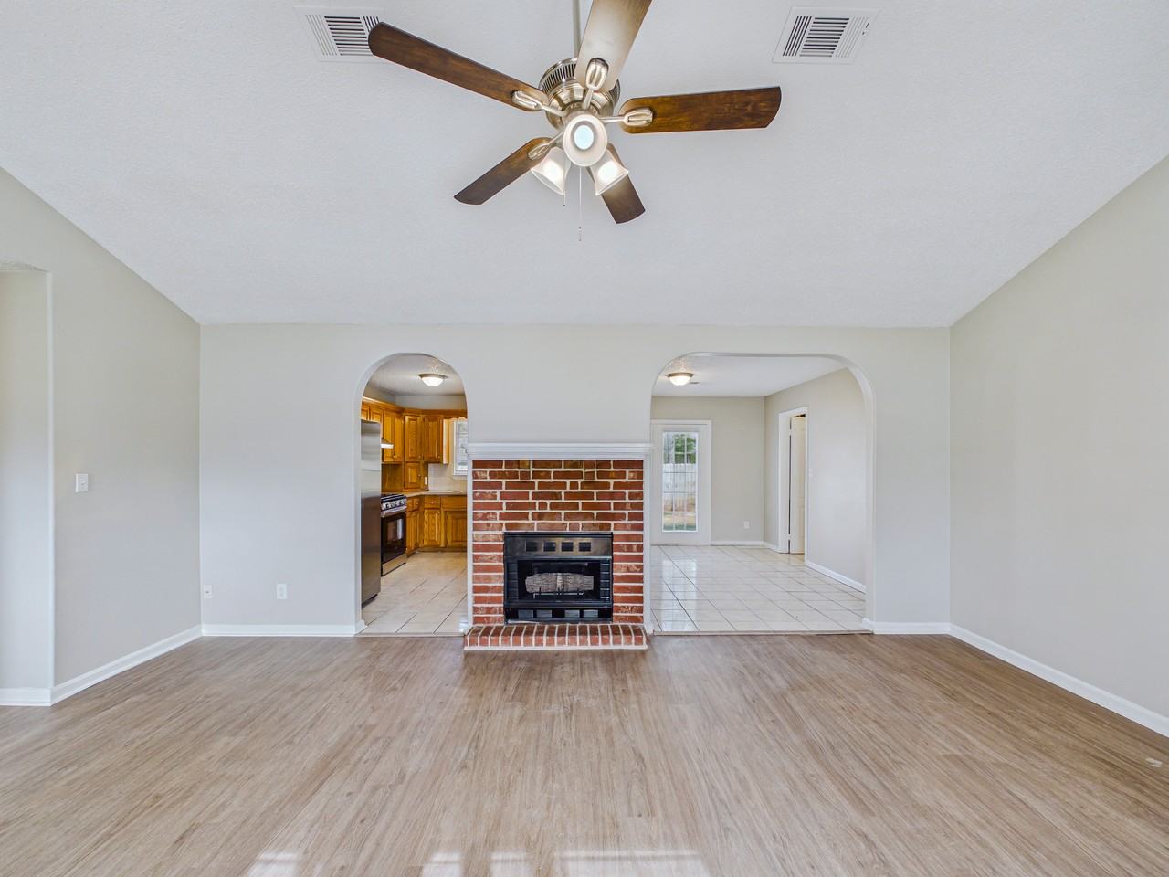 1020 Highland Blvd - Photo 5 of 19