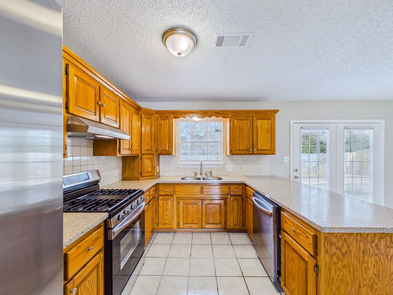 1020 Highland Blvd - Photo 6 of 19
