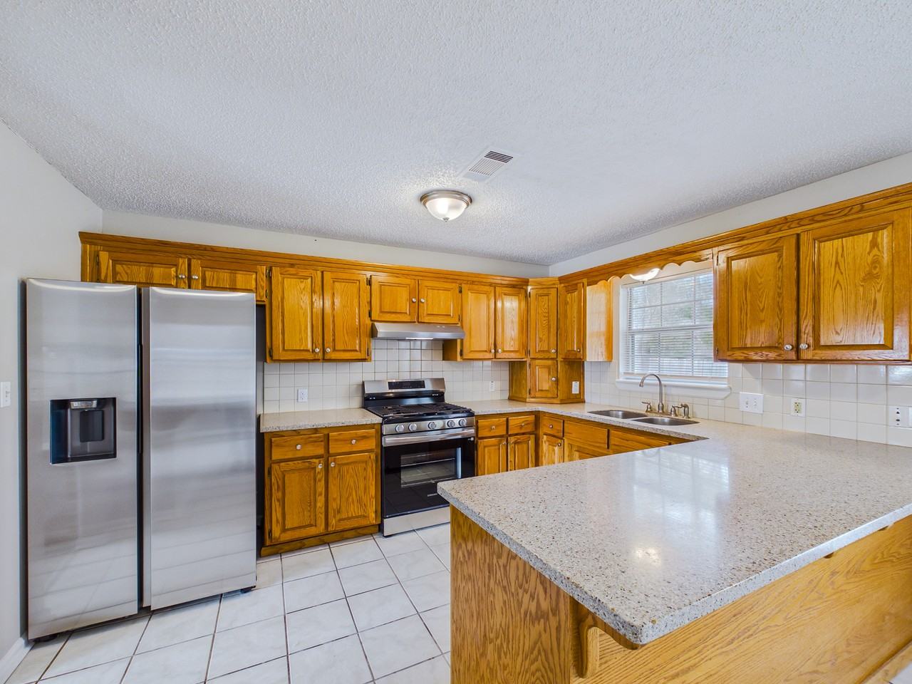 1020 Highland Blvd - Photo 7 of 19