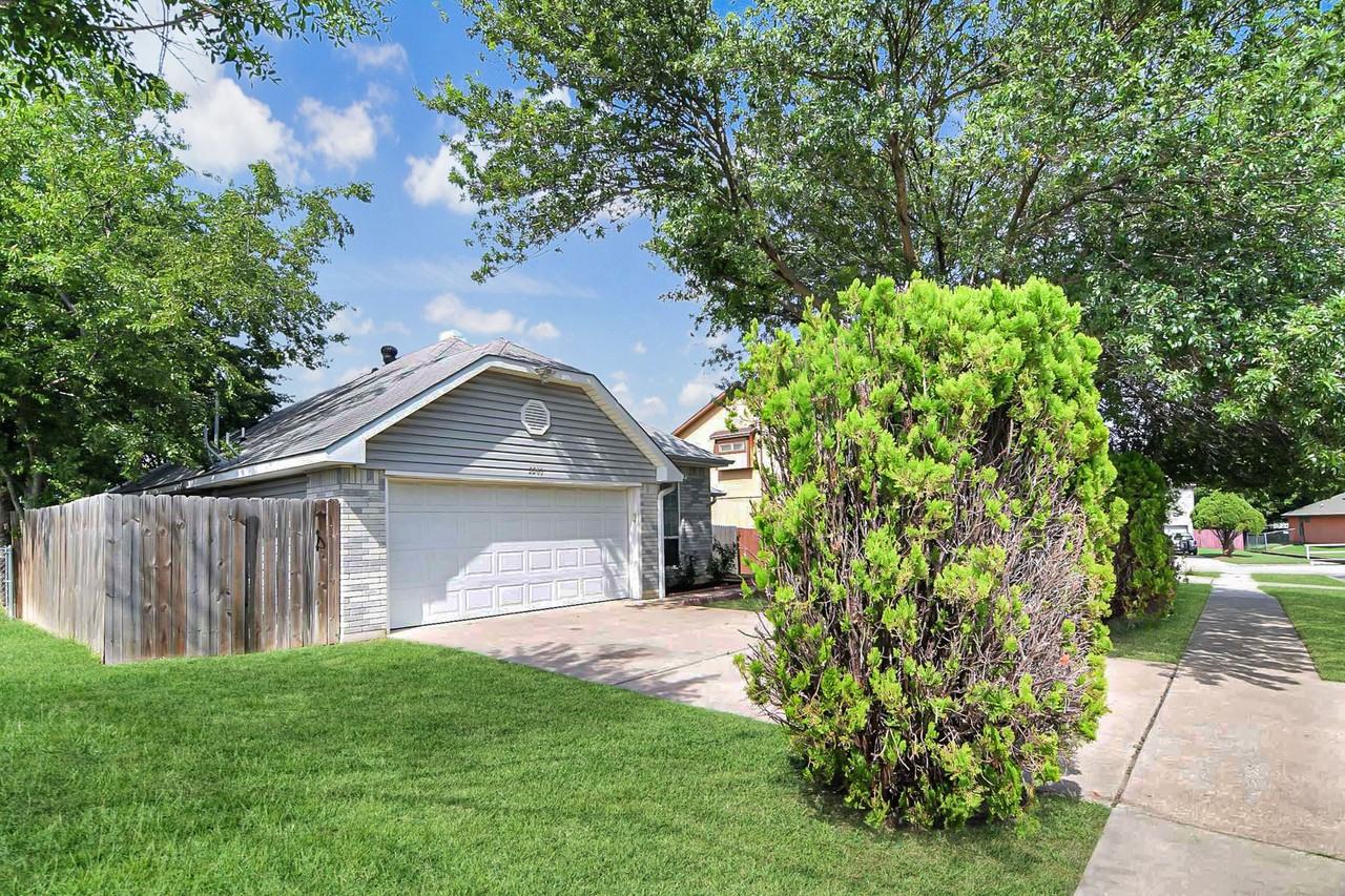 2203 Armadillo Dr - Photo 2 of 19