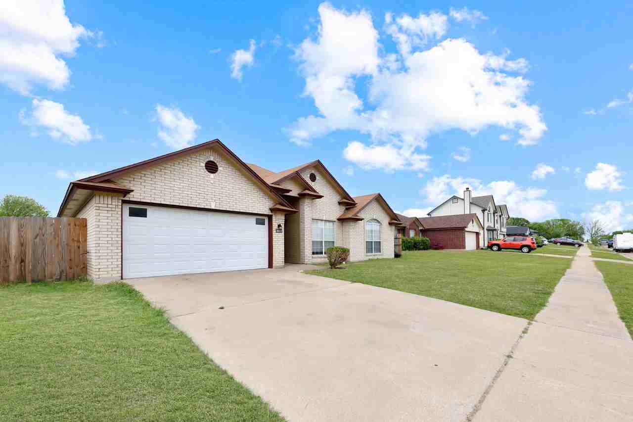 3611 Dorothy Jane Dr - Photo 2 of 25