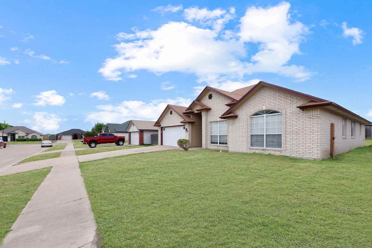 3611 Dorothy Jane Dr - Photo 3 of 25
