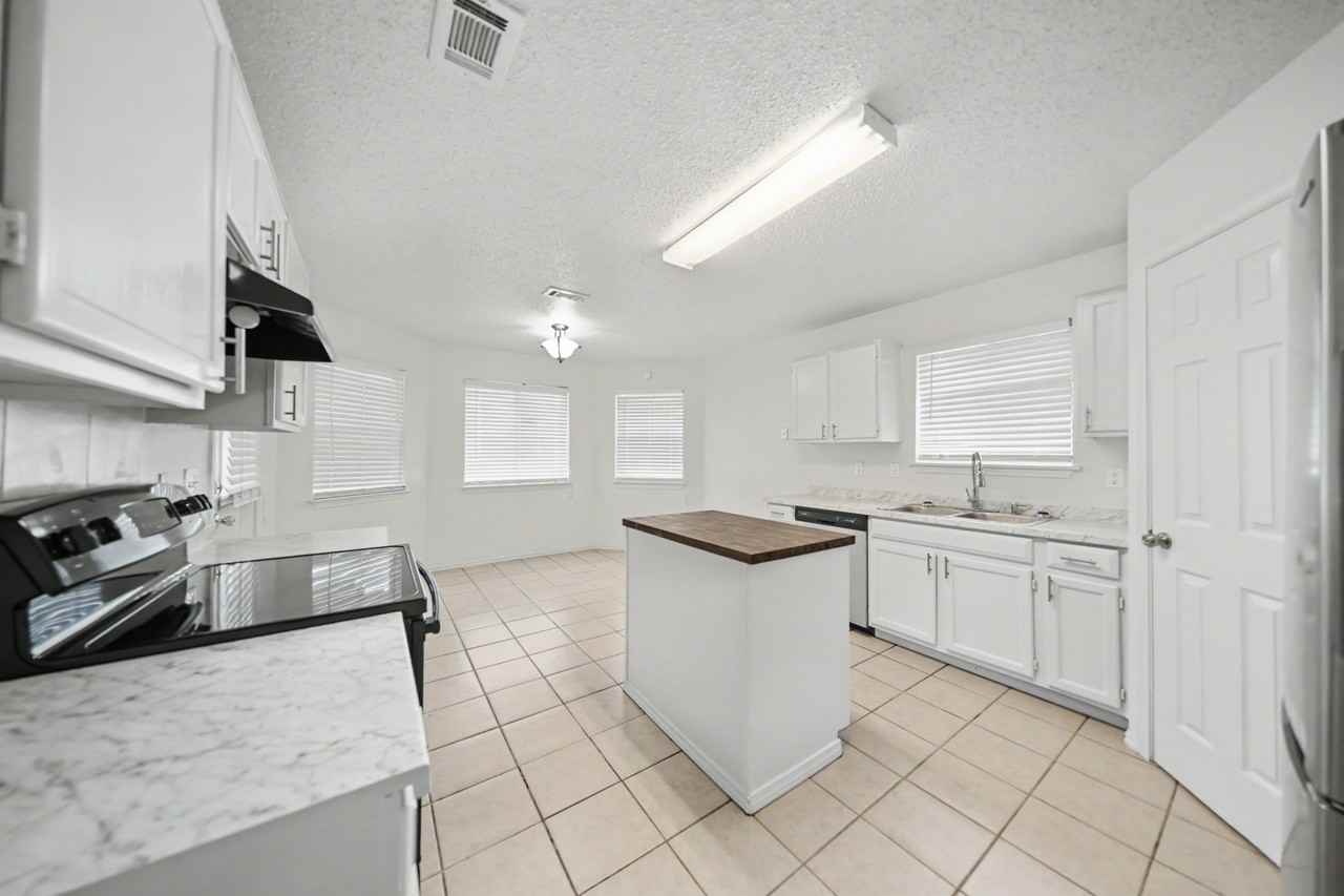 3611 Dorothy Jane Dr - Photo 4 of 25