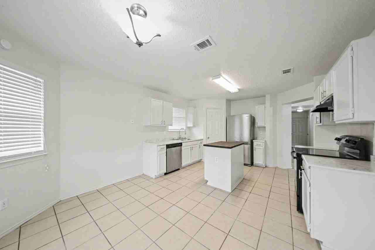 3611 Dorothy Jane Dr - Photo 5 of 25