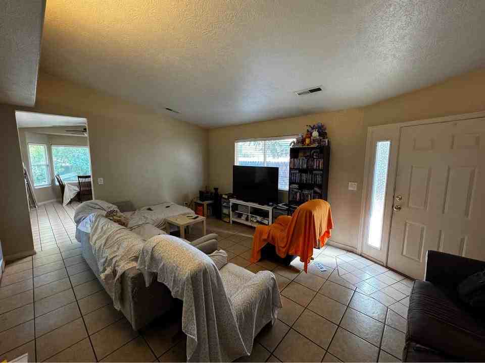 1159 Nw - Photo 4 of 5