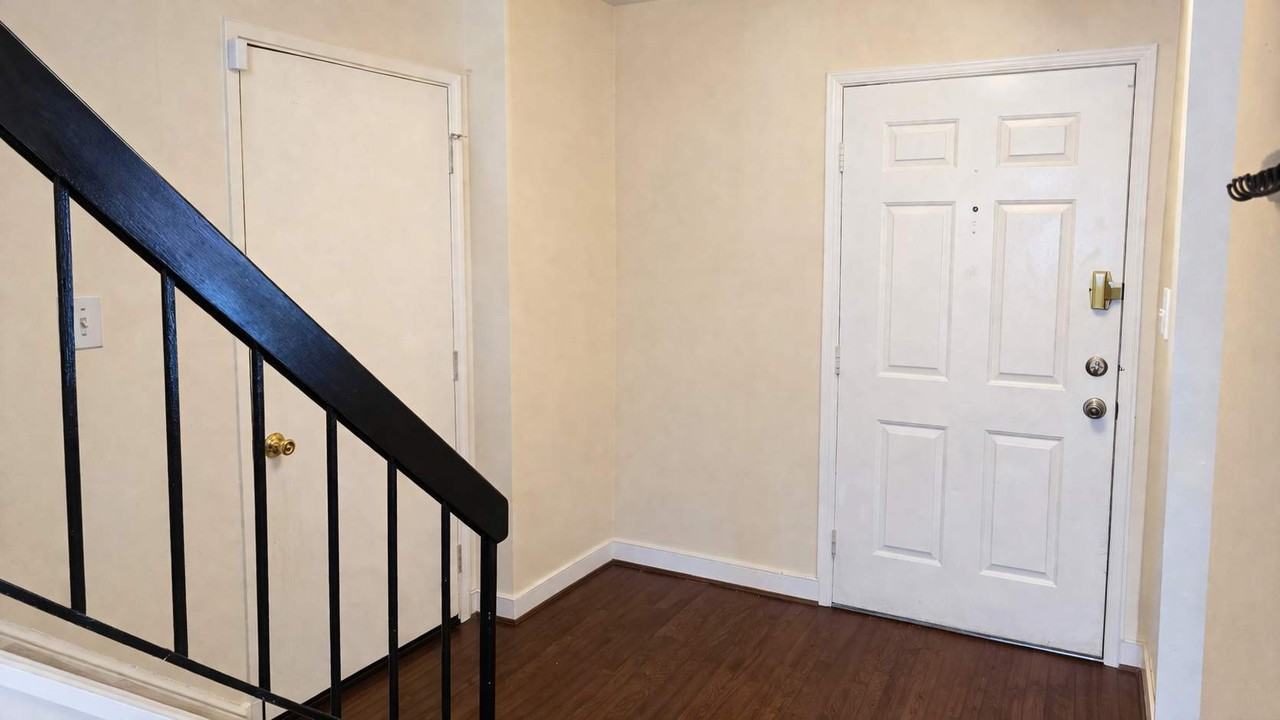 20521 Neerwinder St - Photo 2 of 21