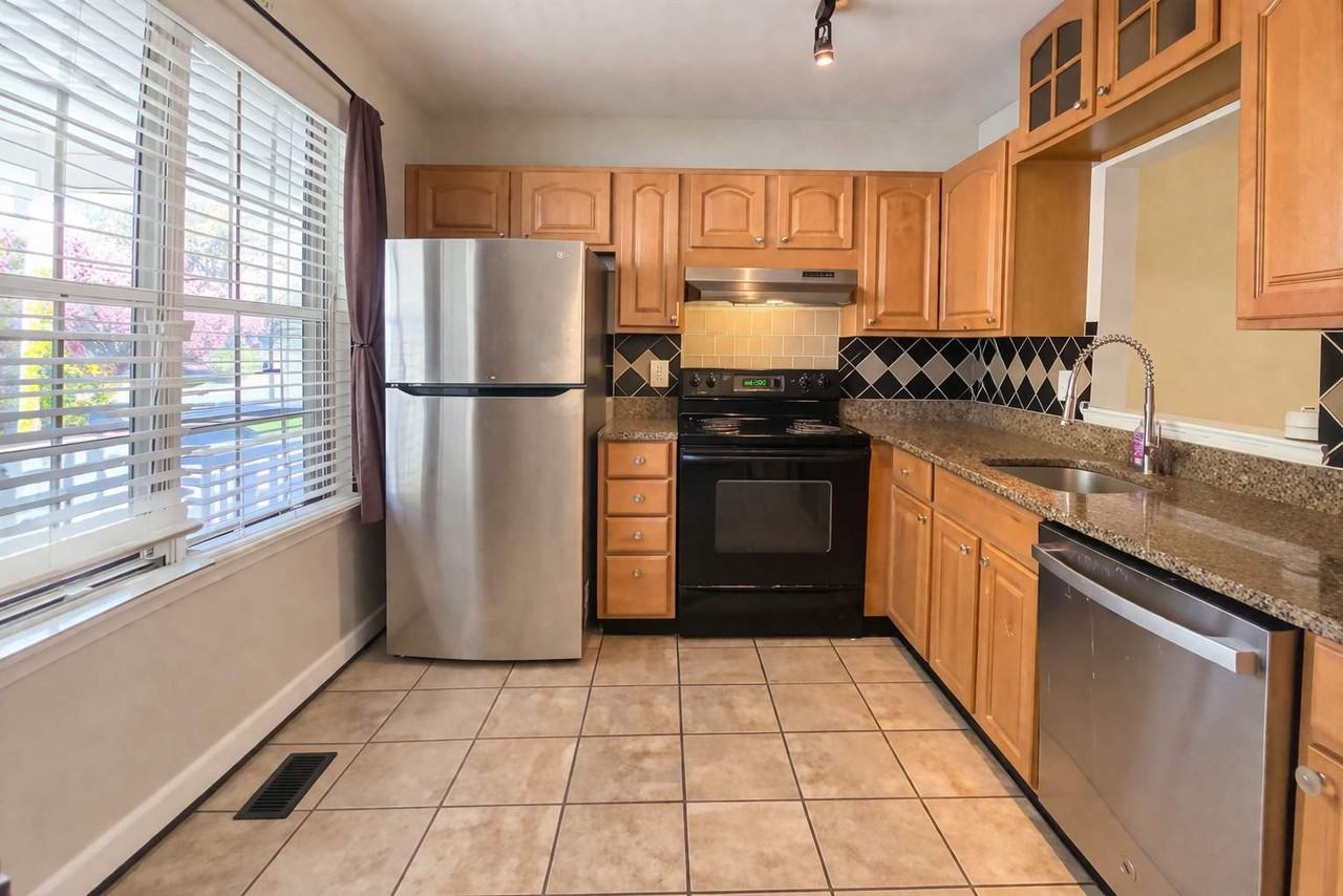 20521 Neerwinder St - Photo 3 of 21