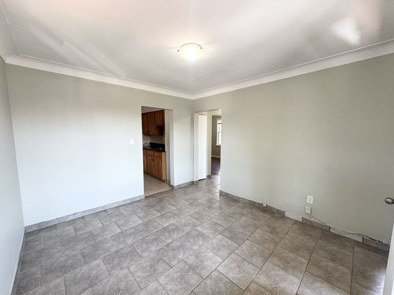 1240 Niagara St - Photo 2 of 20