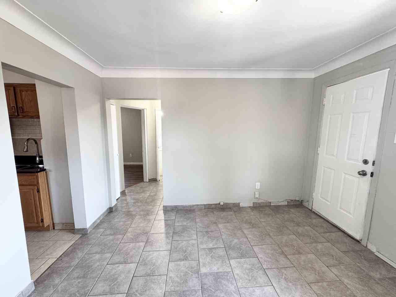 1240 Niagara St - Photo 3 of 20