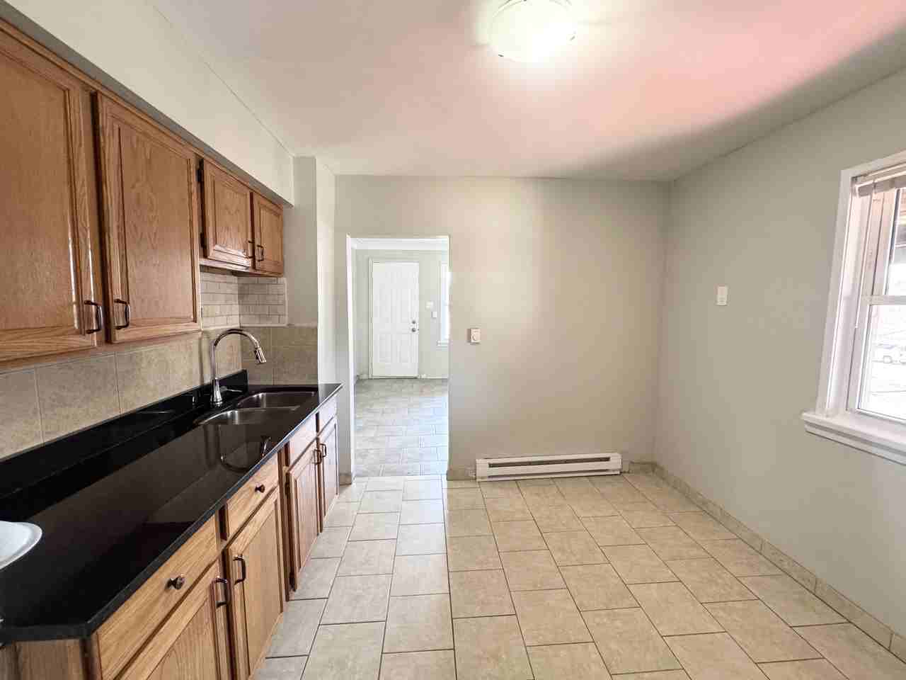 1240 Niagara St - Photo 7 of 20