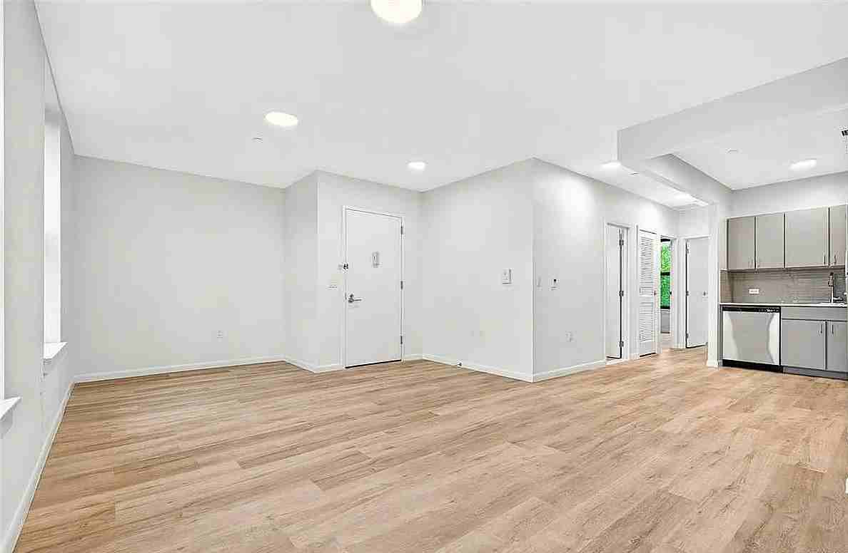 1715A Lacombe Ave - Photo 2 of 4