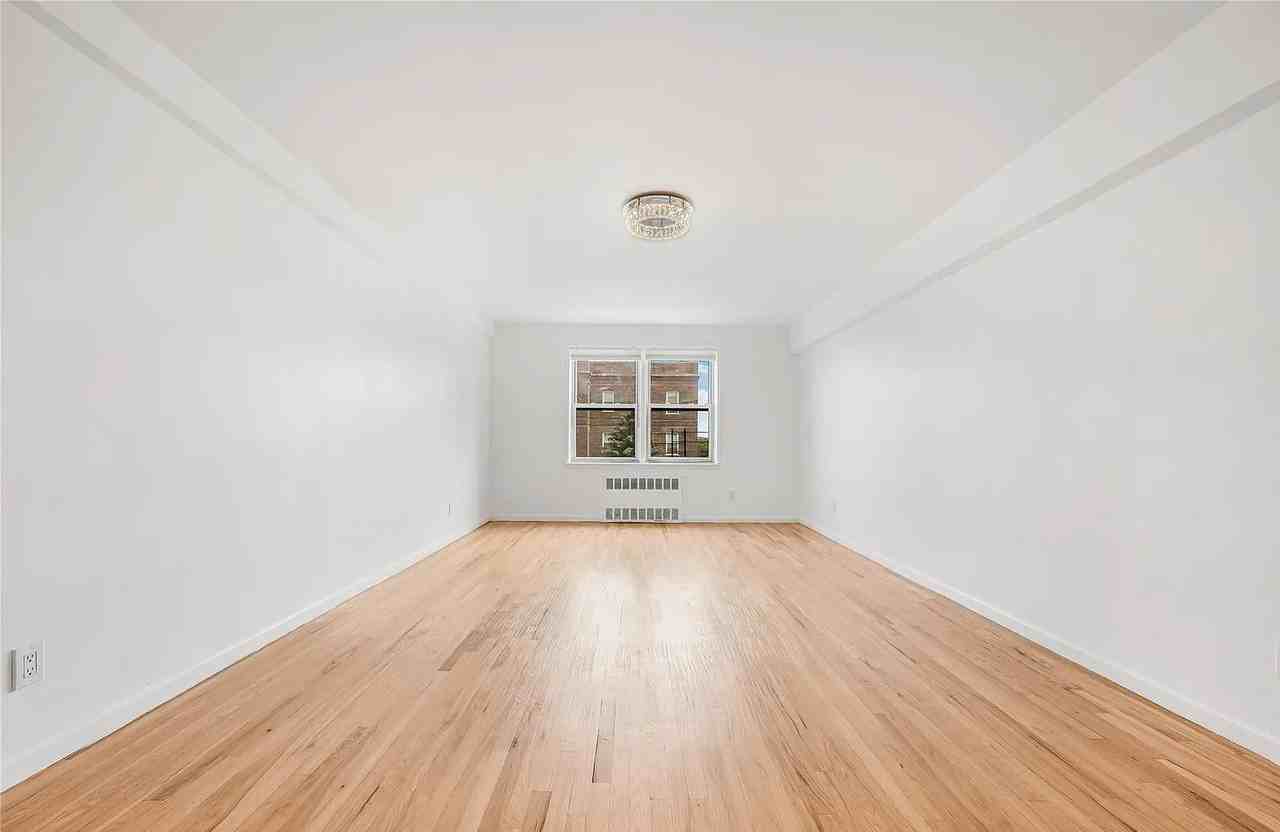 72-10 Grand Central Pkwy - Photo 3 of 3