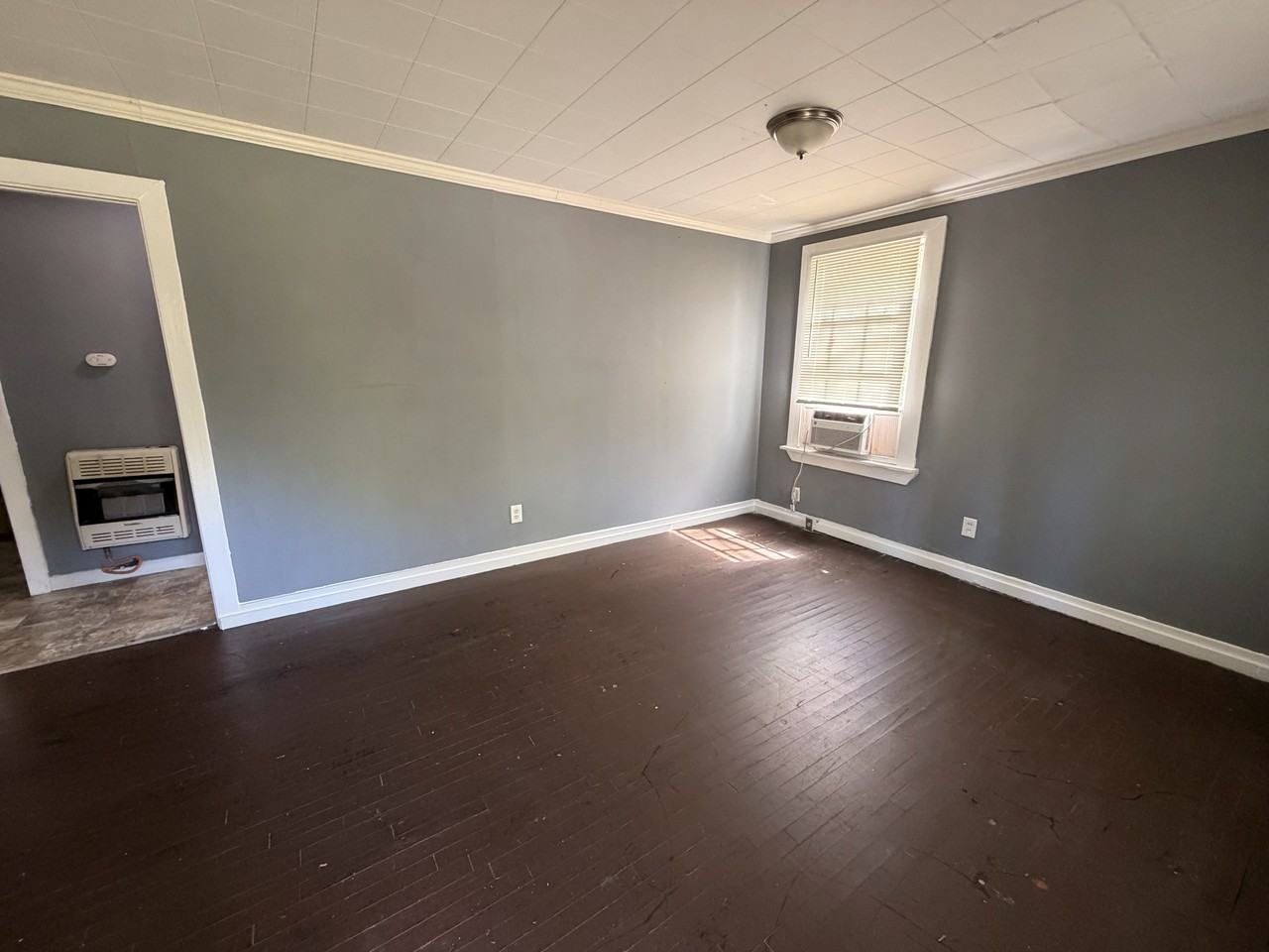 2718 Windsor Pkwy - Photo 2 of 11