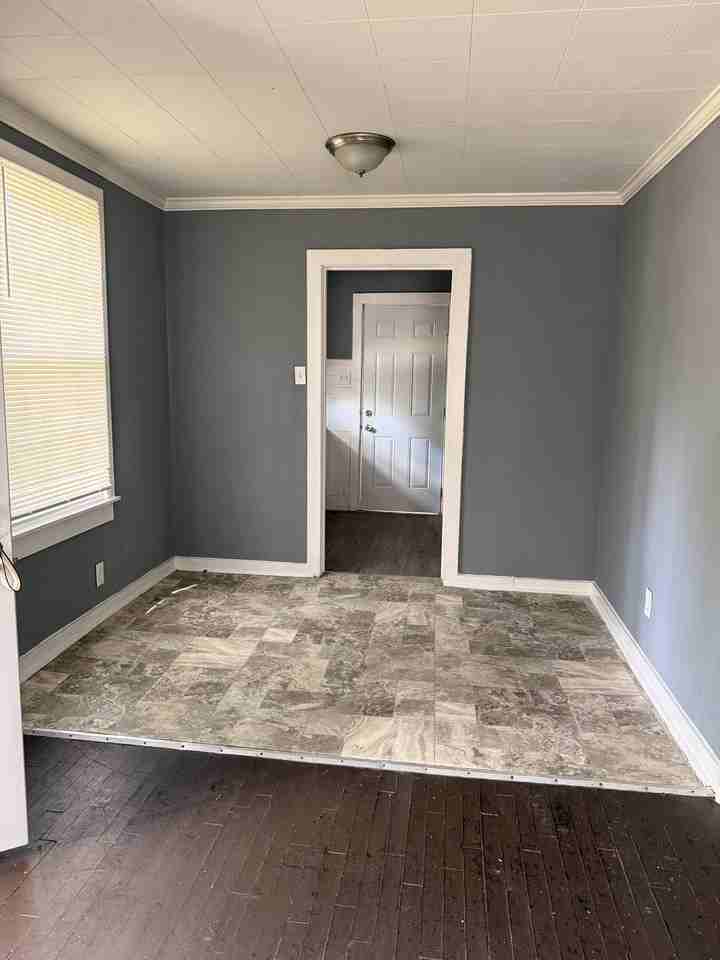 2718 Windsor Pkwy - Photo 3 of 11