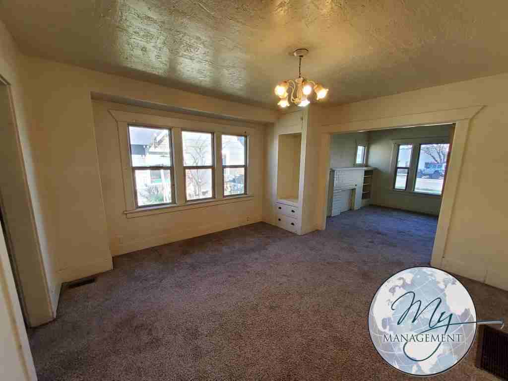 627 Main Ave W - Photo 3 of 20