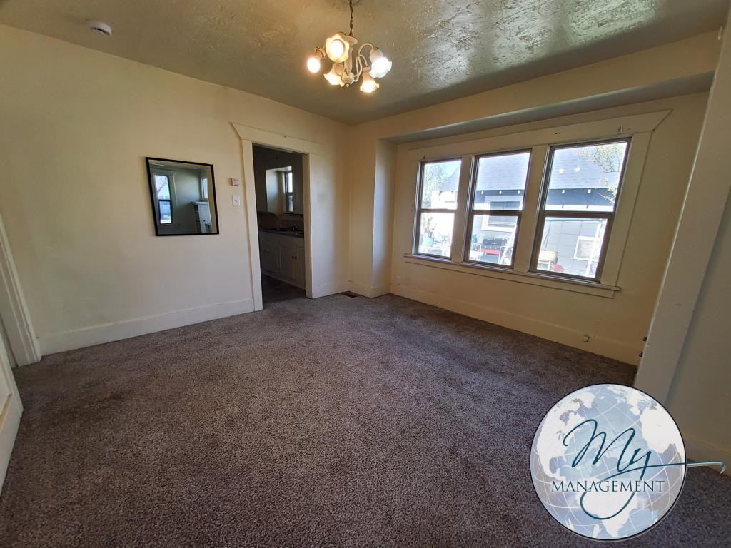 627 Main Ave W - Photo 4 of 20