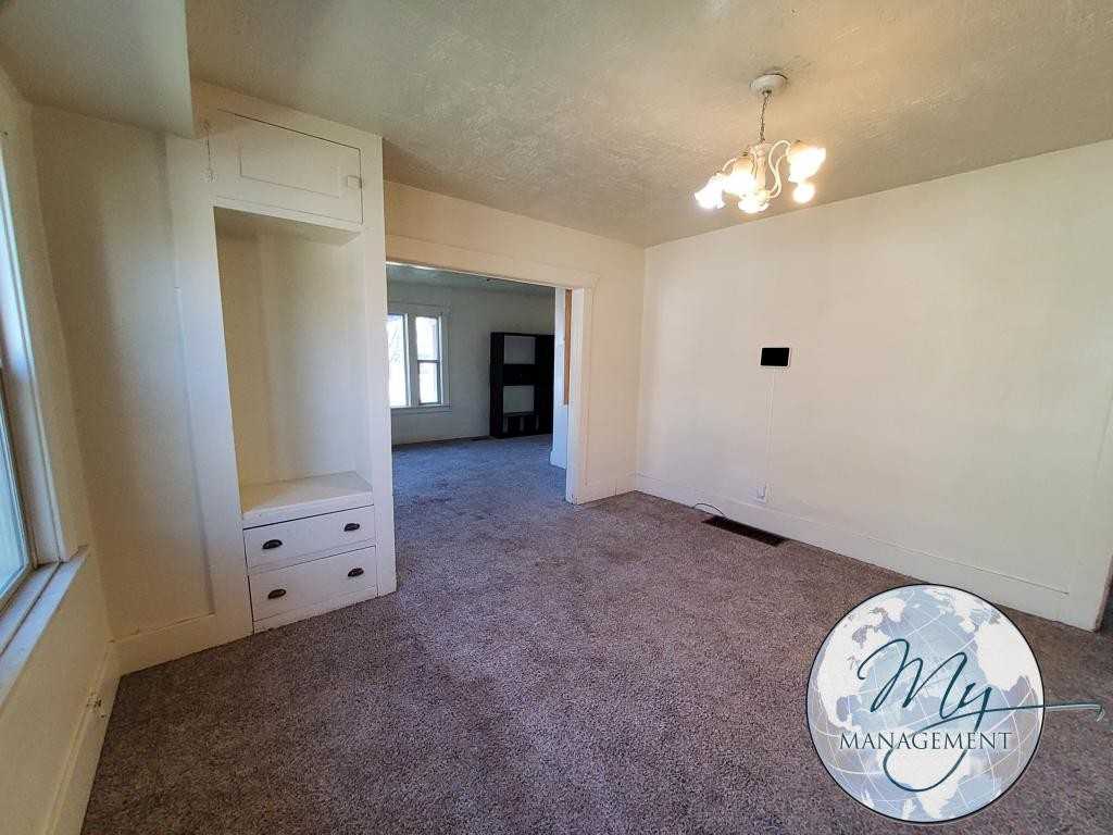 627 Main Ave W - Photo 5 of 20