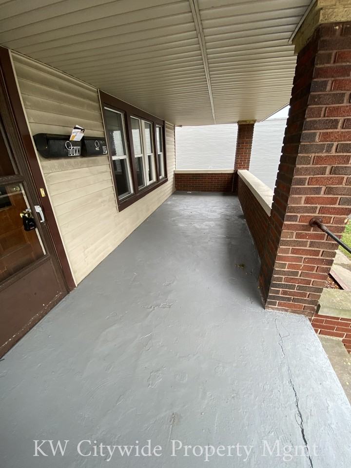 5595 Pearl Rd - Photo 2 of 4