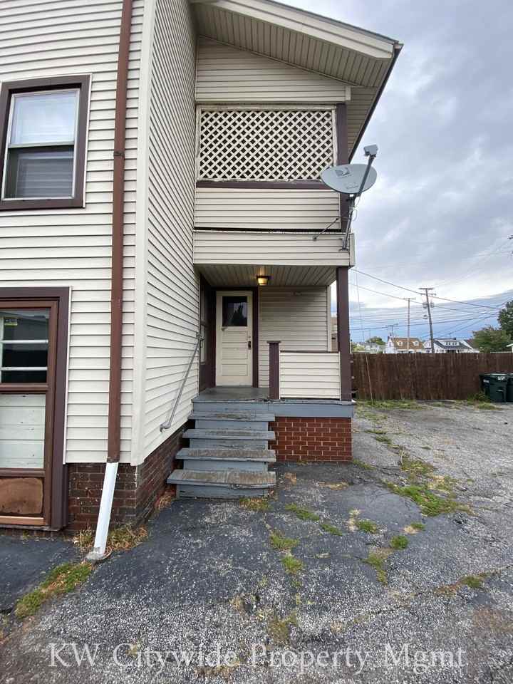 5595 Pearl Rd - Photo 4 of 4