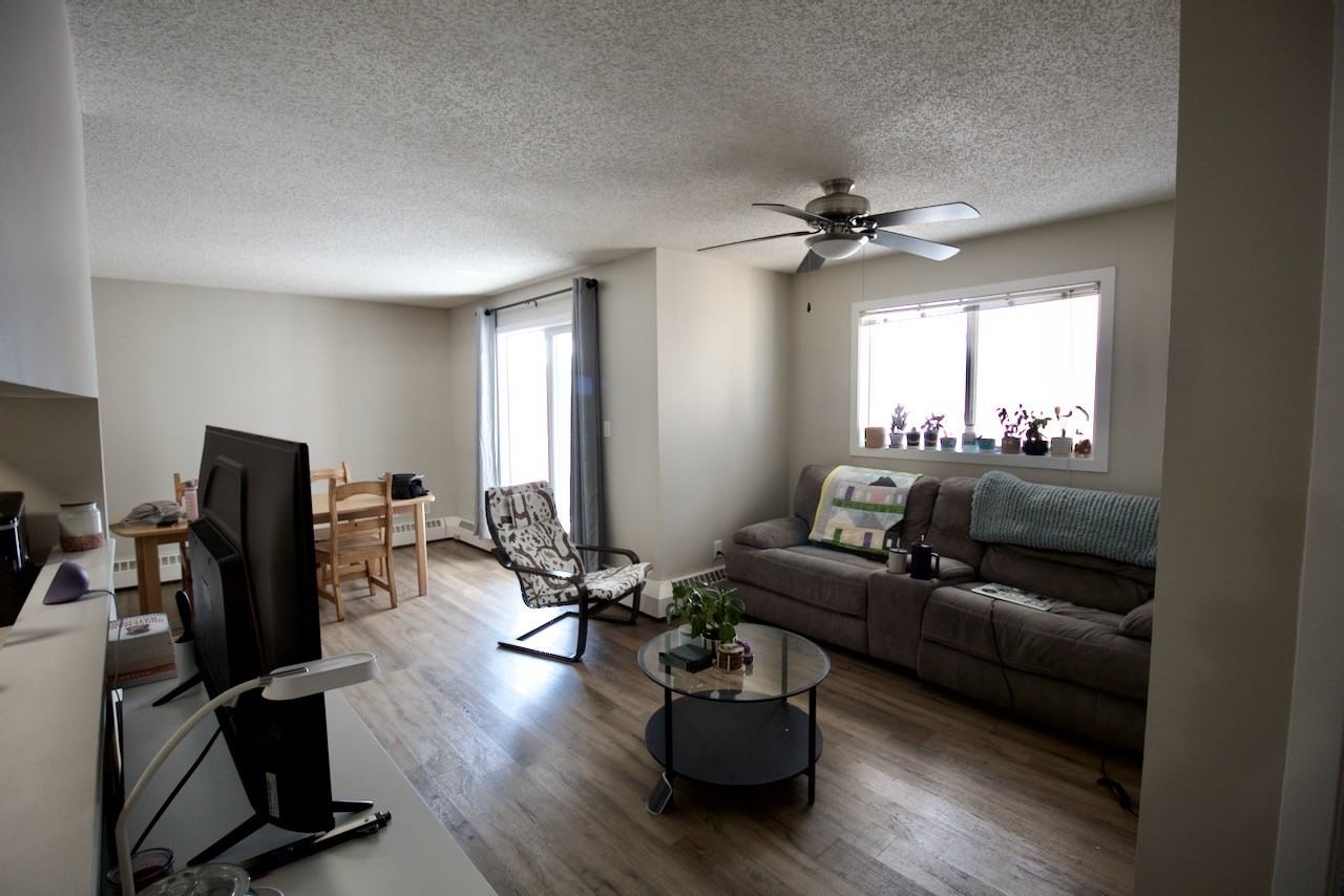 17401 98a Ave Nw - Photo 3 of 24