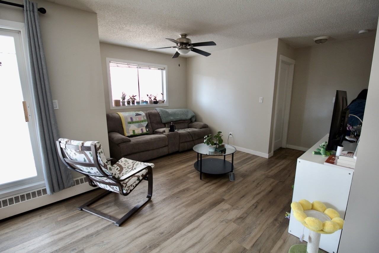 17401 98a Ave Nw - Photo 2 of 24